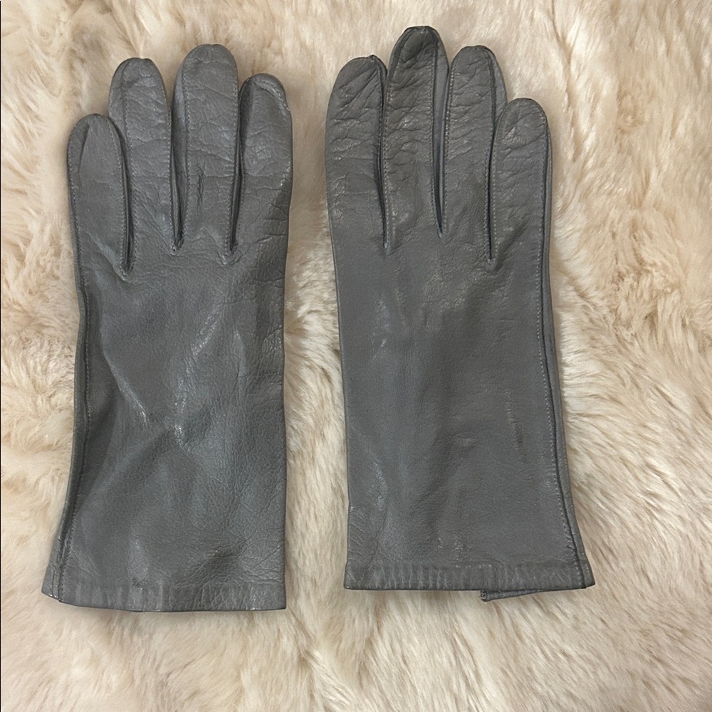 Vintage Kid Leather Gloves with Pearl Button